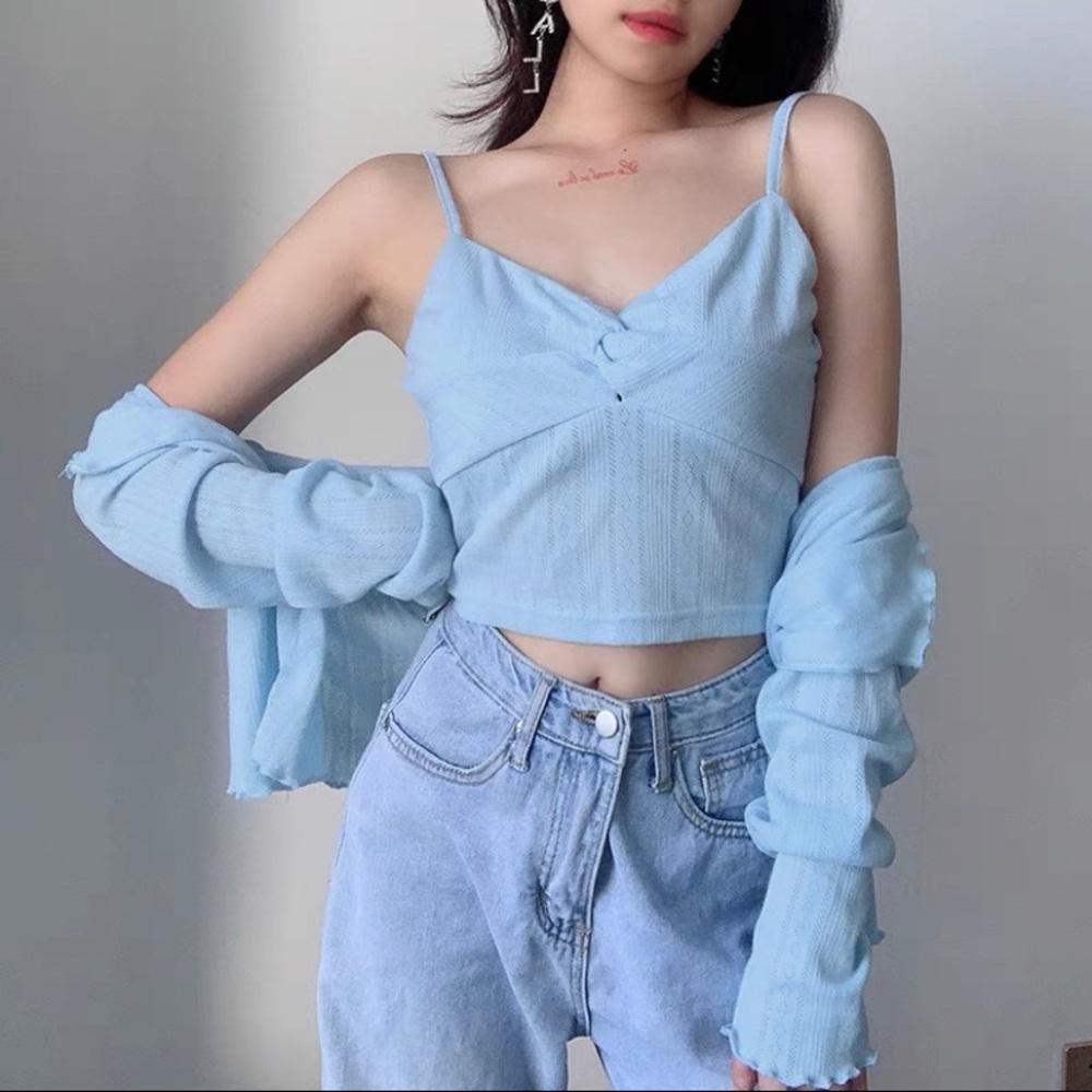 Cropped Tops - Picture 4 of 9